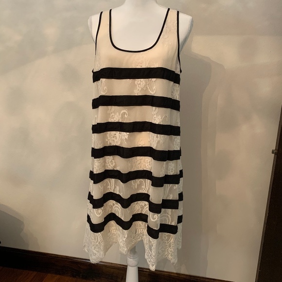 BCBGMaxAzria Lace Dress Striped - Picture 4 of 15